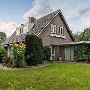 Accommodatie bij particulieren First Floor With Bedroom Bathroom Kitchen Office In Near Tue And Centre, Eindhoven